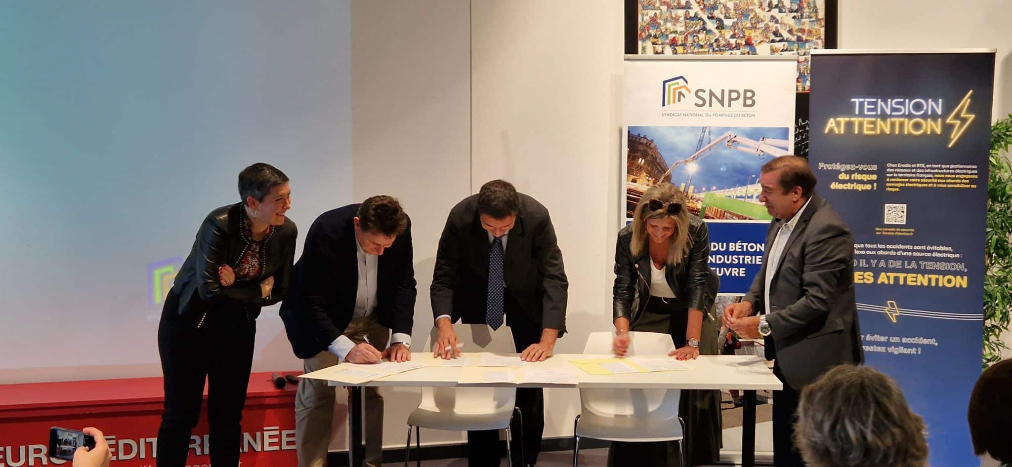 Signature d’une convention de coopération pour prévenir les risques liés de coopération aux réseaux électriques